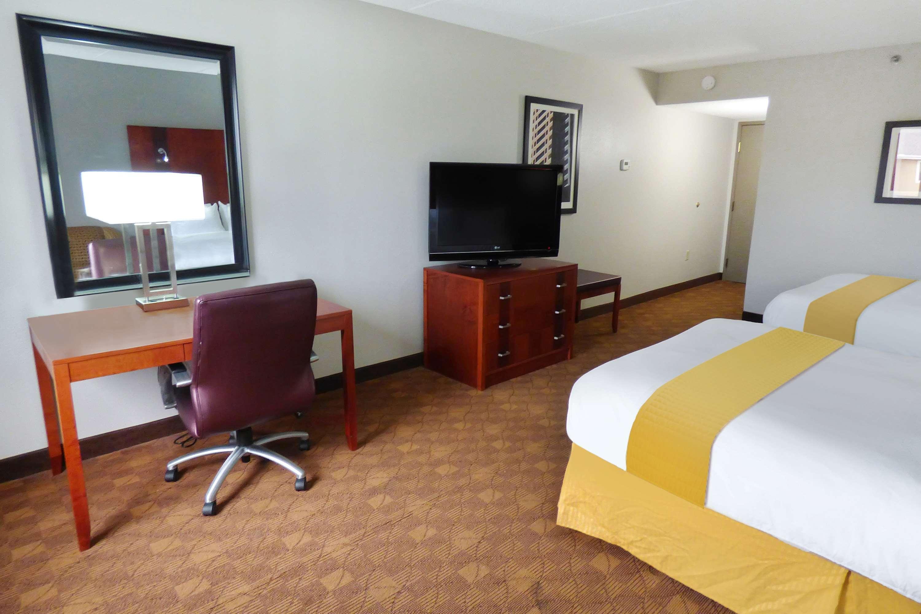 Radisson Akron-Fairlawn Copley Montrose 외부 사진