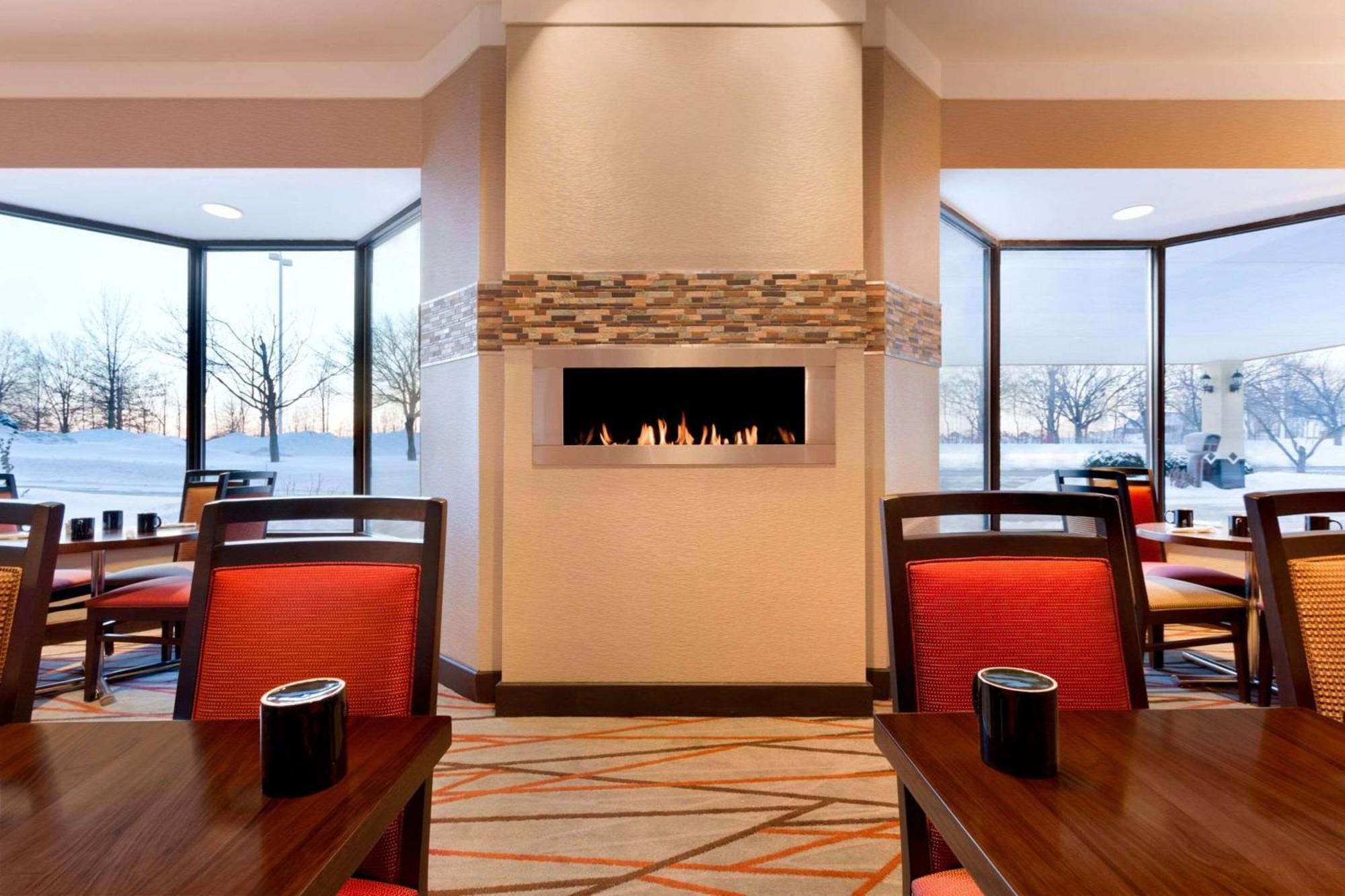 Radisson Akron-Fairlawn Copley Montrose 외부 사진