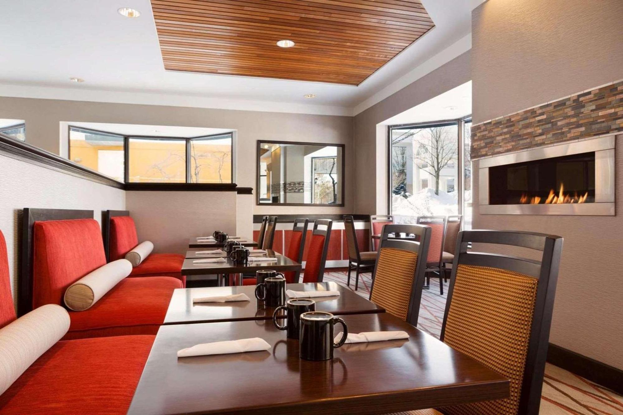 Radisson Akron-Fairlawn Copley Montrose 외부 사진