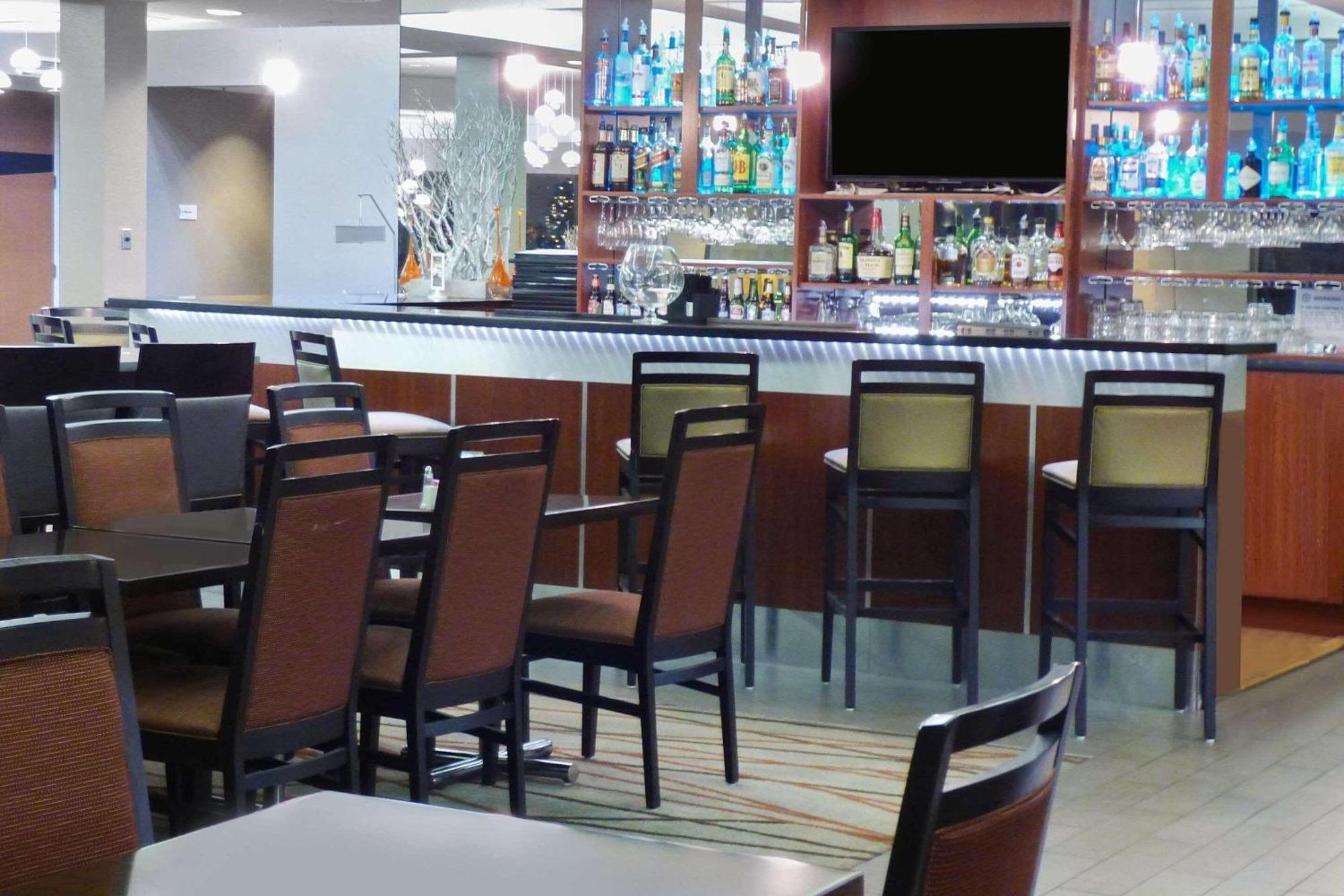 Radisson Akron-Fairlawn Copley Montrose 외부 사진