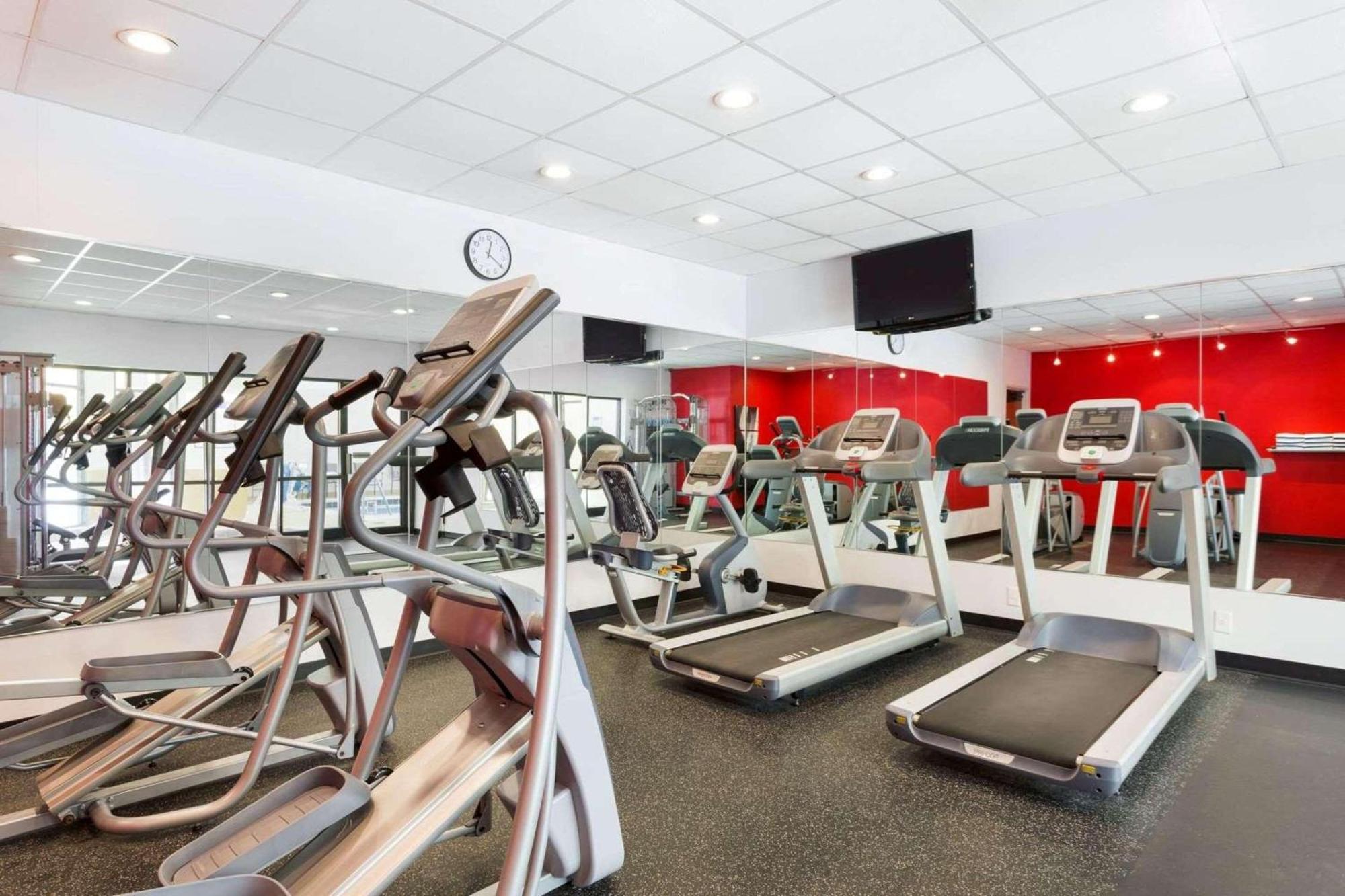 Radisson Akron-Fairlawn Copley Montrose 외부 사진