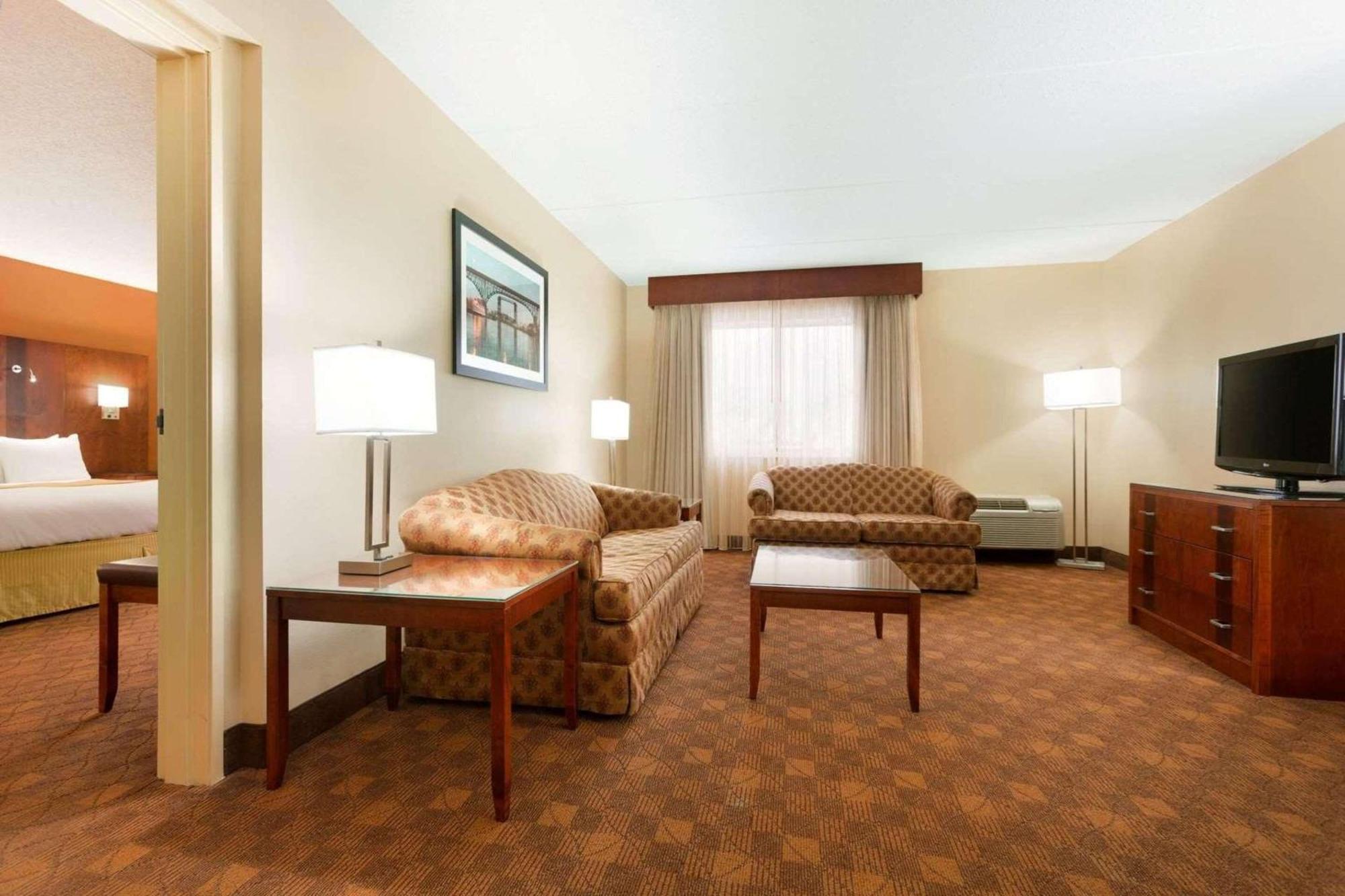 Radisson Akron-Fairlawn Copley Montrose 외부 사진