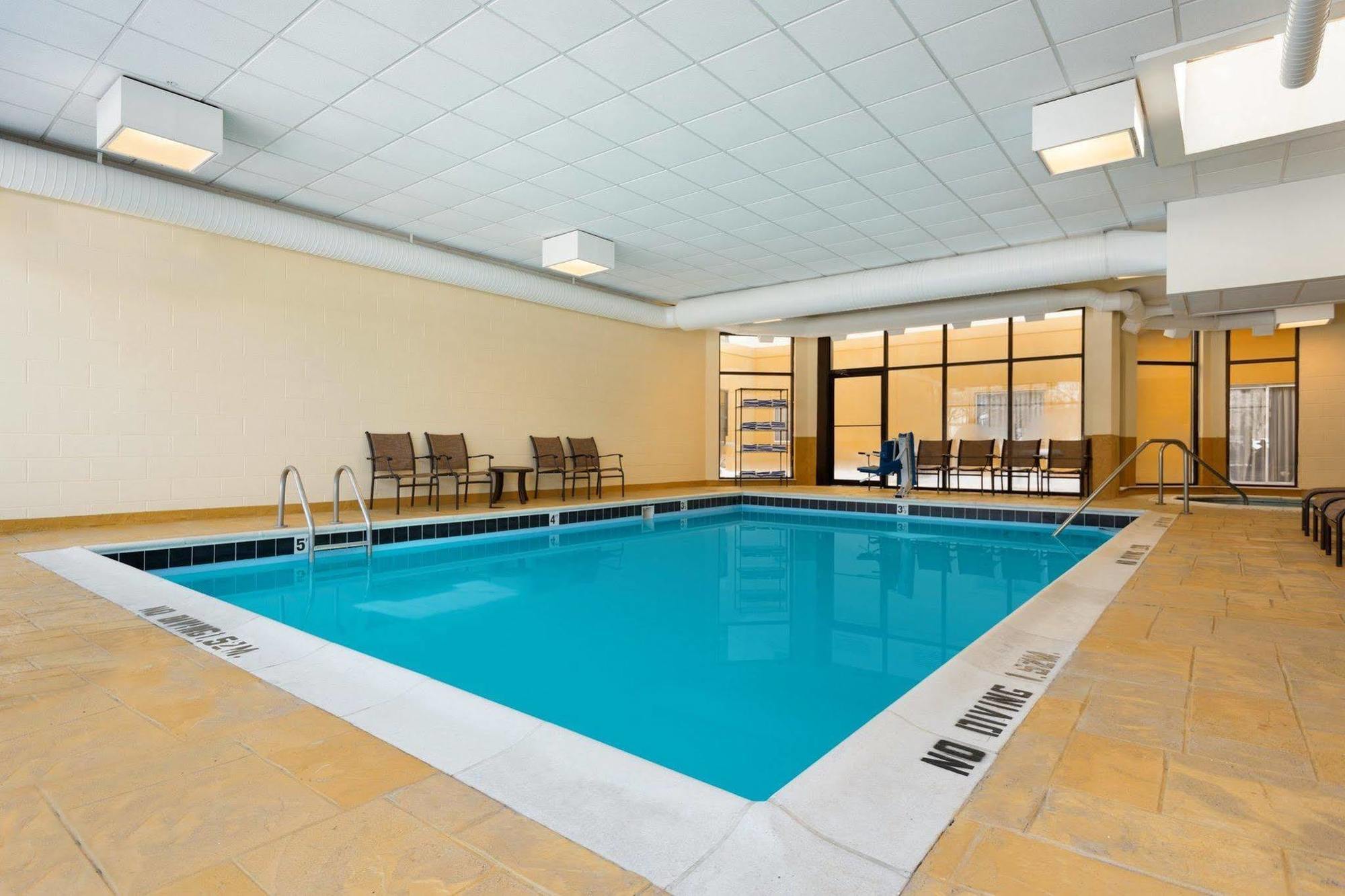 Radisson Akron-Fairlawn Copley Montrose 외부 사진