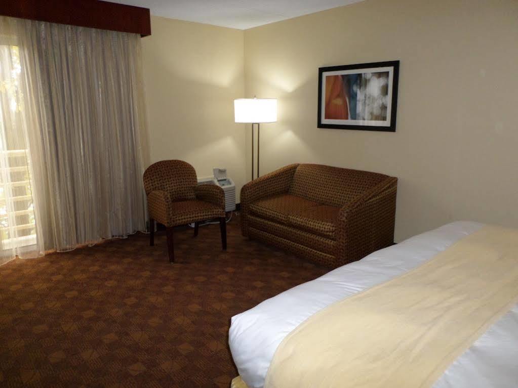Radisson Akron-Fairlawn Copley Montrose 외부 사진