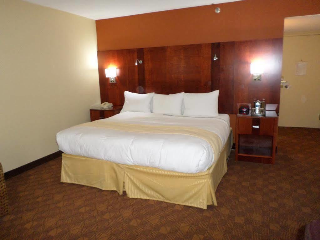Radisson Akron-Fairlawn Copley Montrose 외부 사진